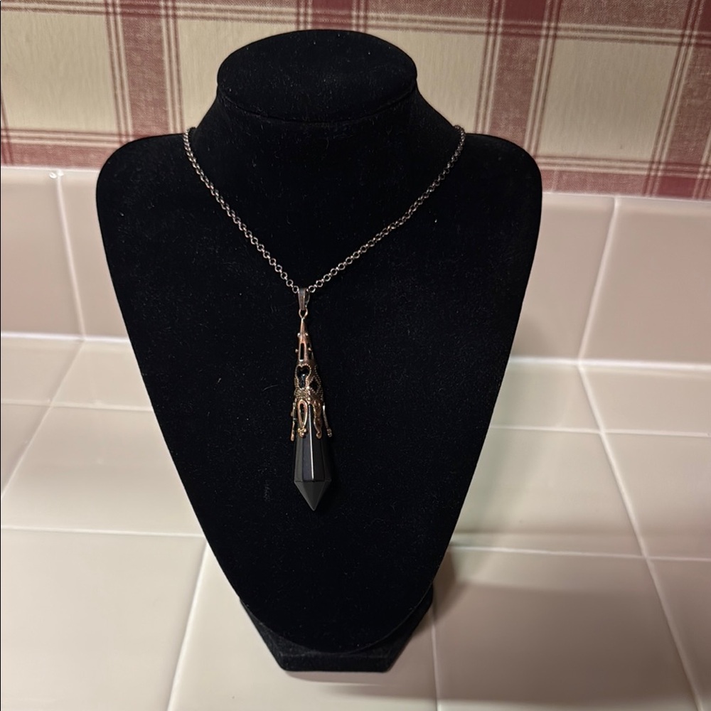 NWOT: Black Obsidian Pendant Necklace
